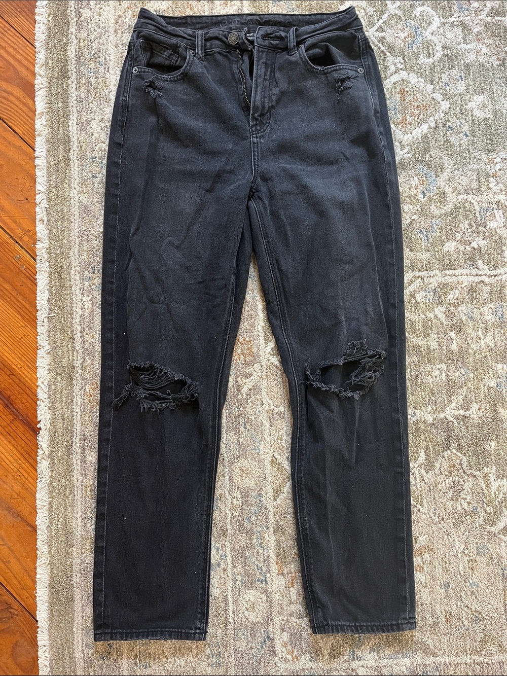 American Eagle Women’s Black Comfort Stretch Mom Jeans